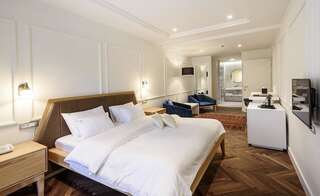 Отель Hotel Gradska Cetinje Цетине Улучшенный номер с кроватью размера «queen-size»-8
